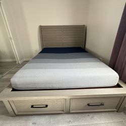 Bedroom Furniture Set