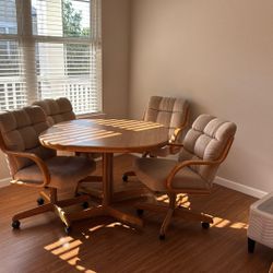 Dining table with Chairs 