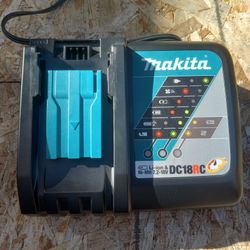 Makita Charger 