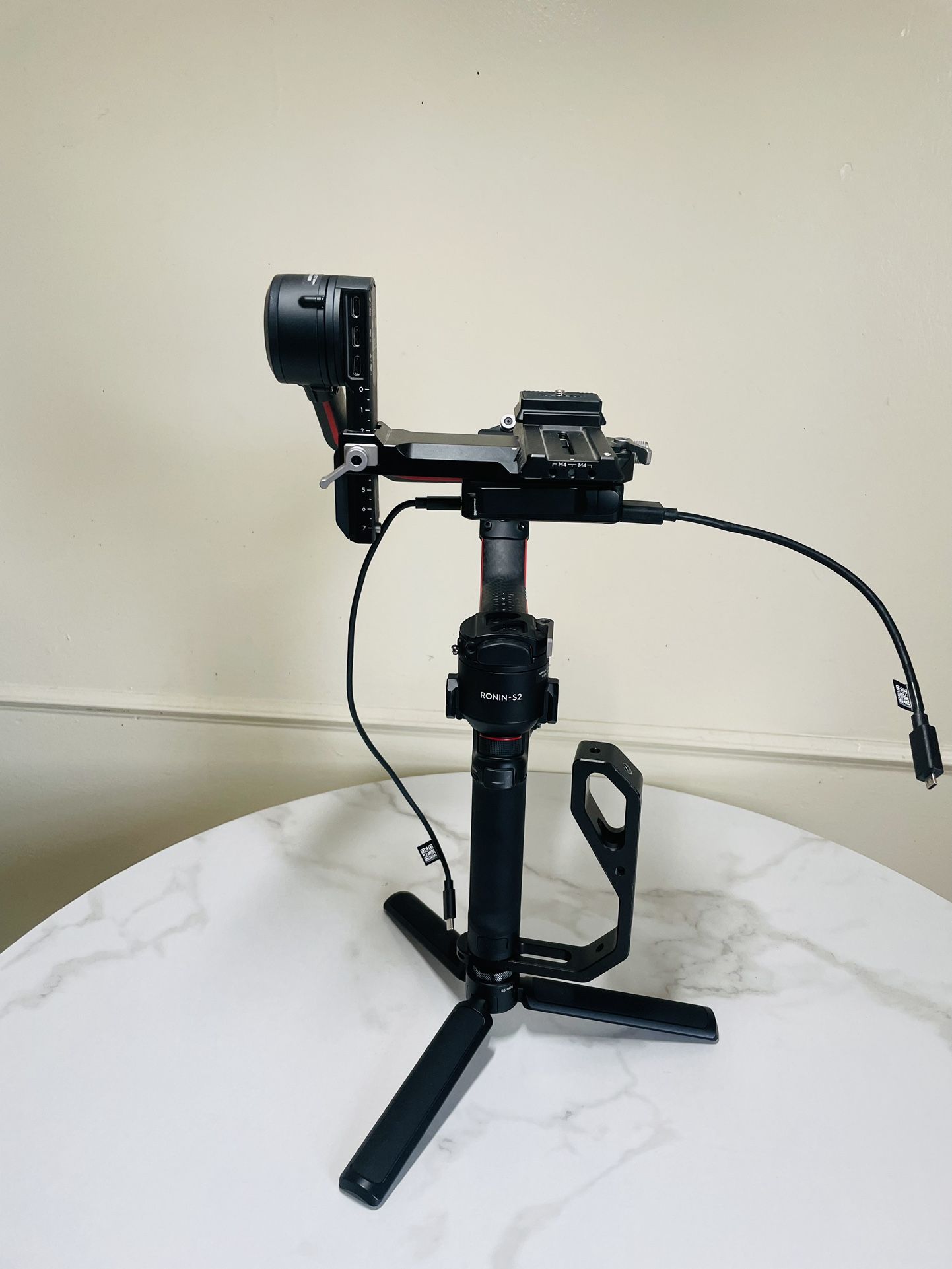 DJI RS 2 Gimbal Pro Combo