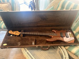 Fender American Made Zone Deluxe Bass Guitar