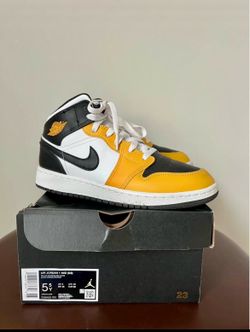 Air Jordan 1 Mid (GS) Size 5.5Y