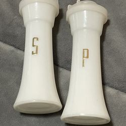 Tupperware Salt And Pepper Shakers Very Clean Porch Pickup