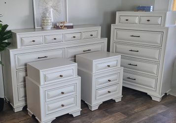 ** FREE DELIVERY**Elegant Solid Wood 4 piece Bedroom Set
