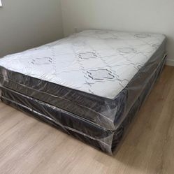 Full mattress with box spring (2pc set - new)