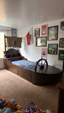 Free wood ship bed