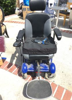 Electric wheelchair