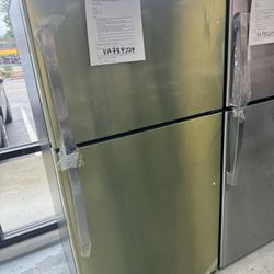 22 Cu.ft Top Freezer Refrigerator With Ice Maker