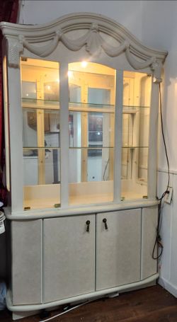 Cabinet–Lighted Glass