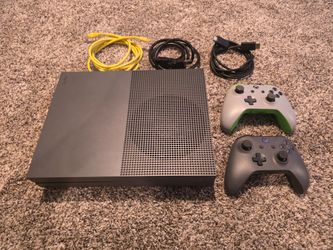 Xbox One S 500gig Storm Grey Special Edition w/ controller ang games and headphones.