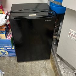 Insignia Refrigerator Mini