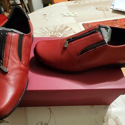 Munro Berkley Red Leather