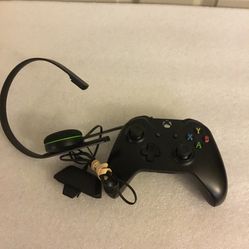 Xbox One Wireless Controller And Headphone