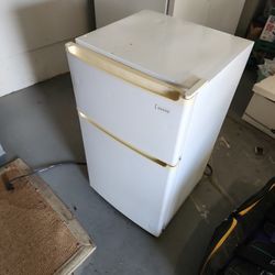 Small Sanyo Fridge FREE!