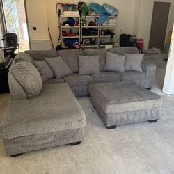 Gray Sectional Sofa & Ottoman VERY clean, excellent condition. Pet friendly pickup 