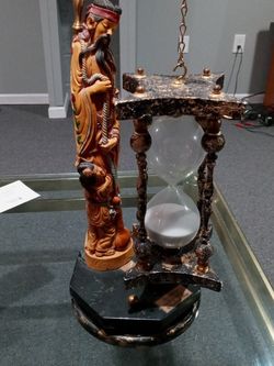 Hour glass with statue. 