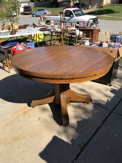 Nice Antique Pedestal Table