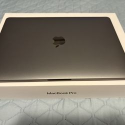 MacBook Pro 13 inch 2018 Space Gray w/ Touch Bar & Touch ID sensor in excellent condition!