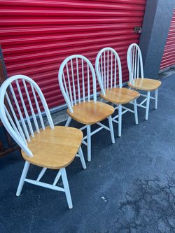 farmhouse Windsor-style dining chair, commonly sold as the Boraam Windsor Farmhouse Dining Chair
