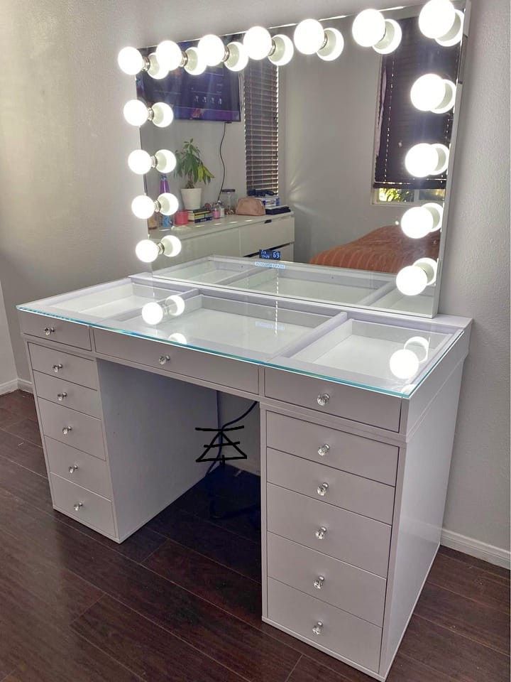 SlayStation® Pro 2.0 Tabletop + Vanity Mirror + 5 Drawer Units Bundle
Impressions Vanity$10 Down Payment And Financing Available