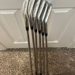 Tommy Armour 845s Irons 4-9