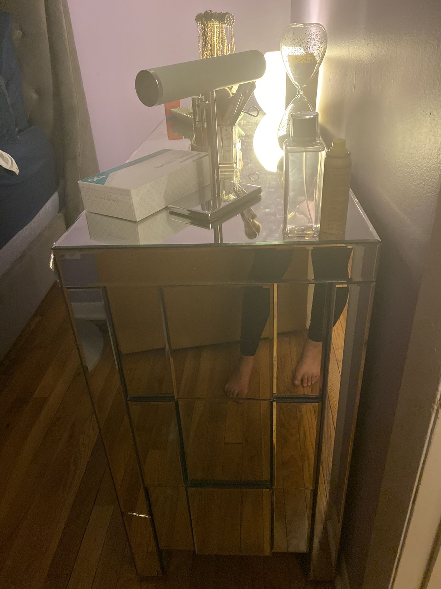 Mirrored dresser/vanity. Lightly used. From Dania