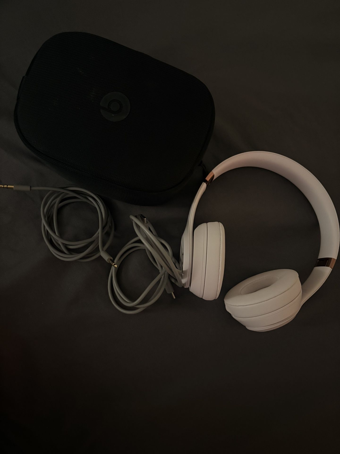 Beats Solo 4 ( Cloud Pink) 