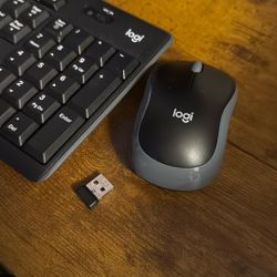 Logitech Wireless Keyboard & Mouse Set