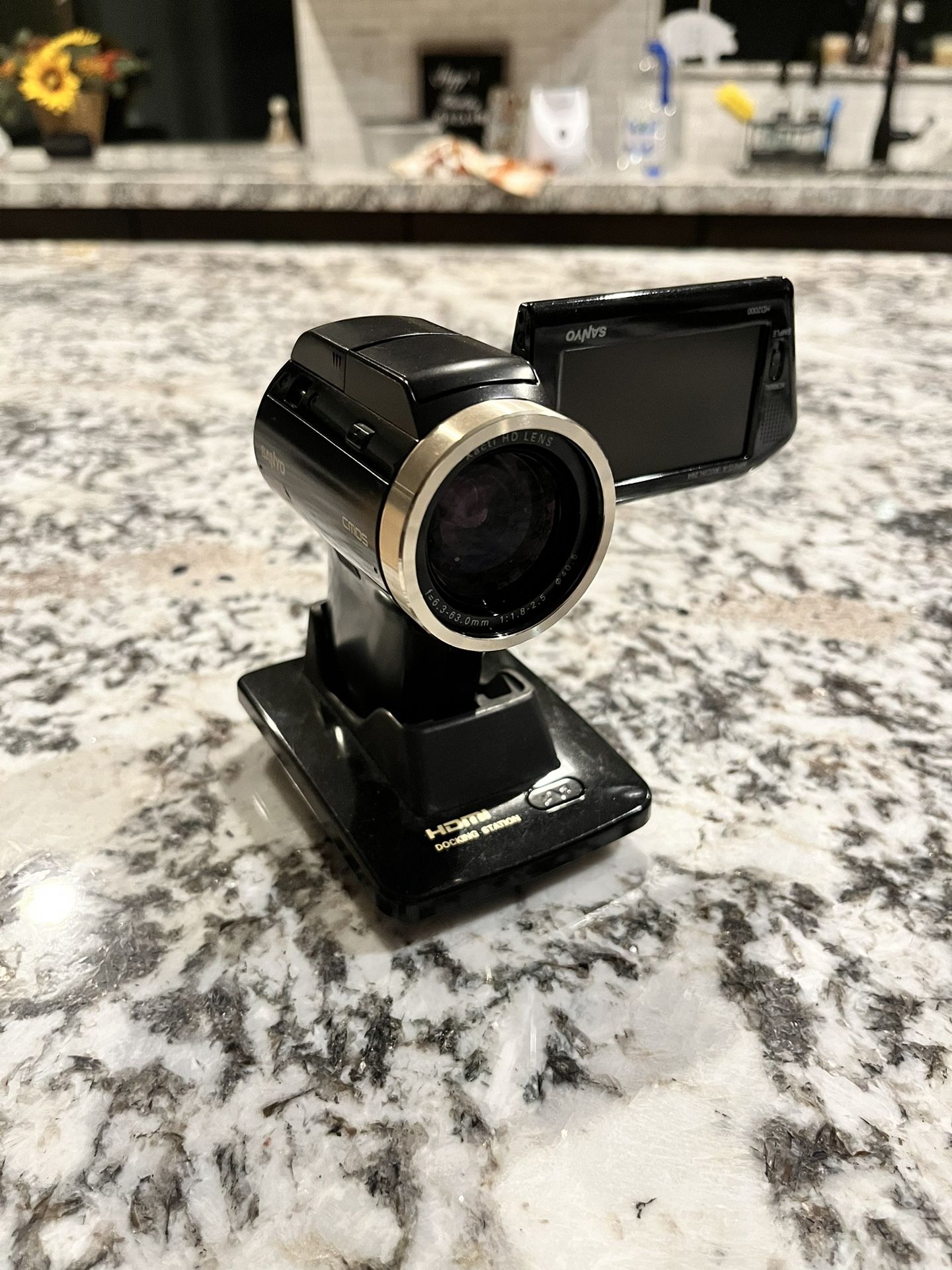 Sanyo Xacti HD2000 Dual Camcorder & Camera
