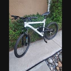 MOUNTAIN BIKE..Brand NEW!!