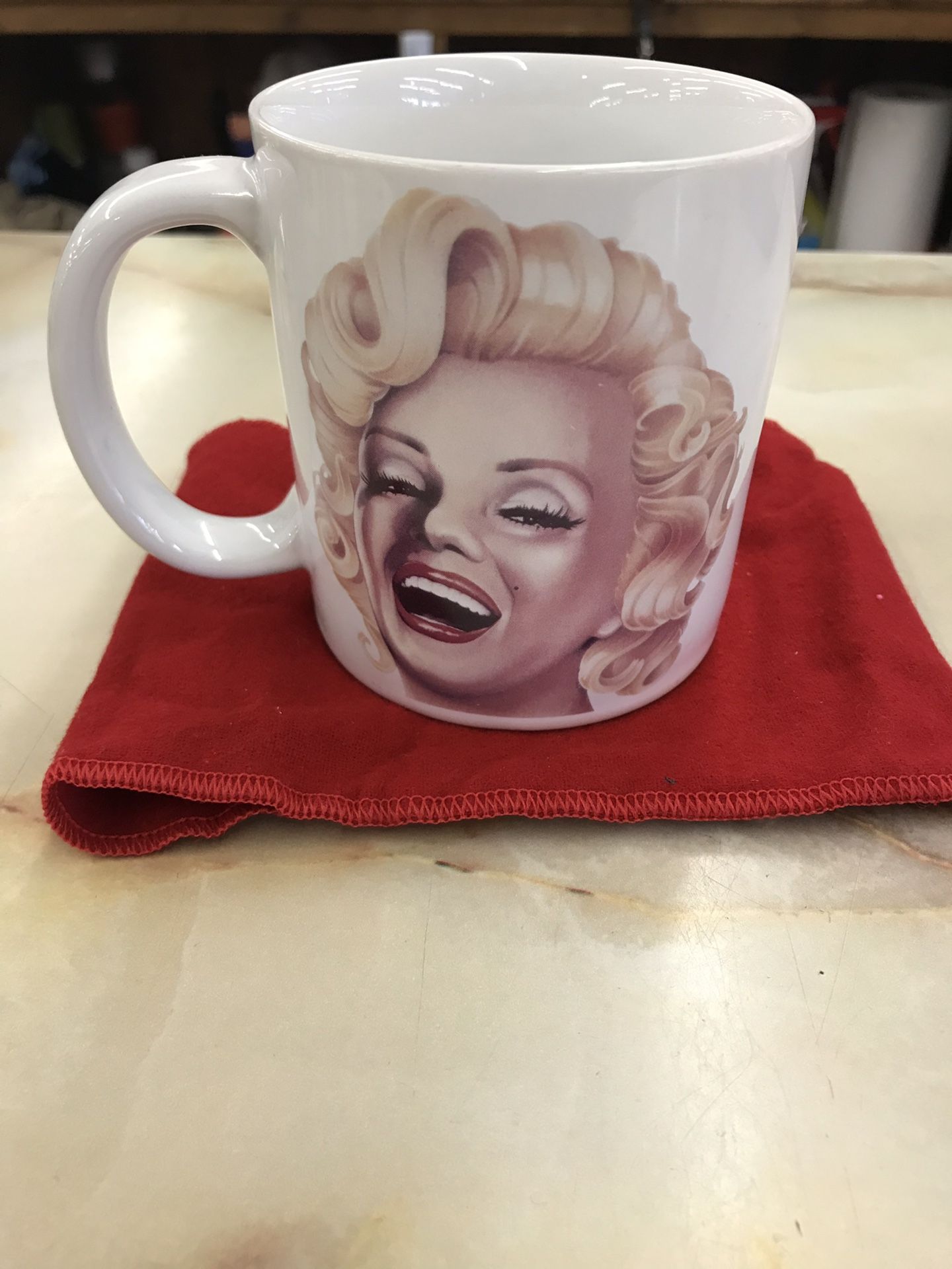 Marilyn cup