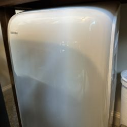 Toshiba Stand Up Portable AC Until