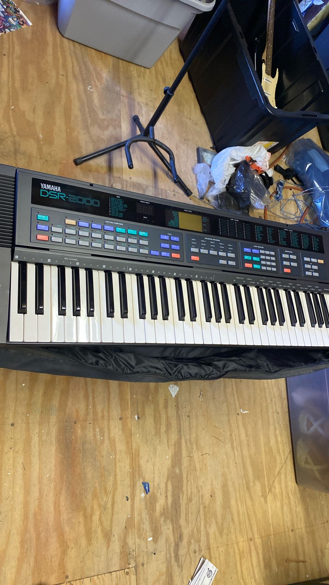 Yamaha DSR-2000 Synthesizer Keyboard (Like New)