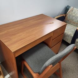 OFFICE/STUDENT DESK WITH 3 DRAWERS (HOME10)