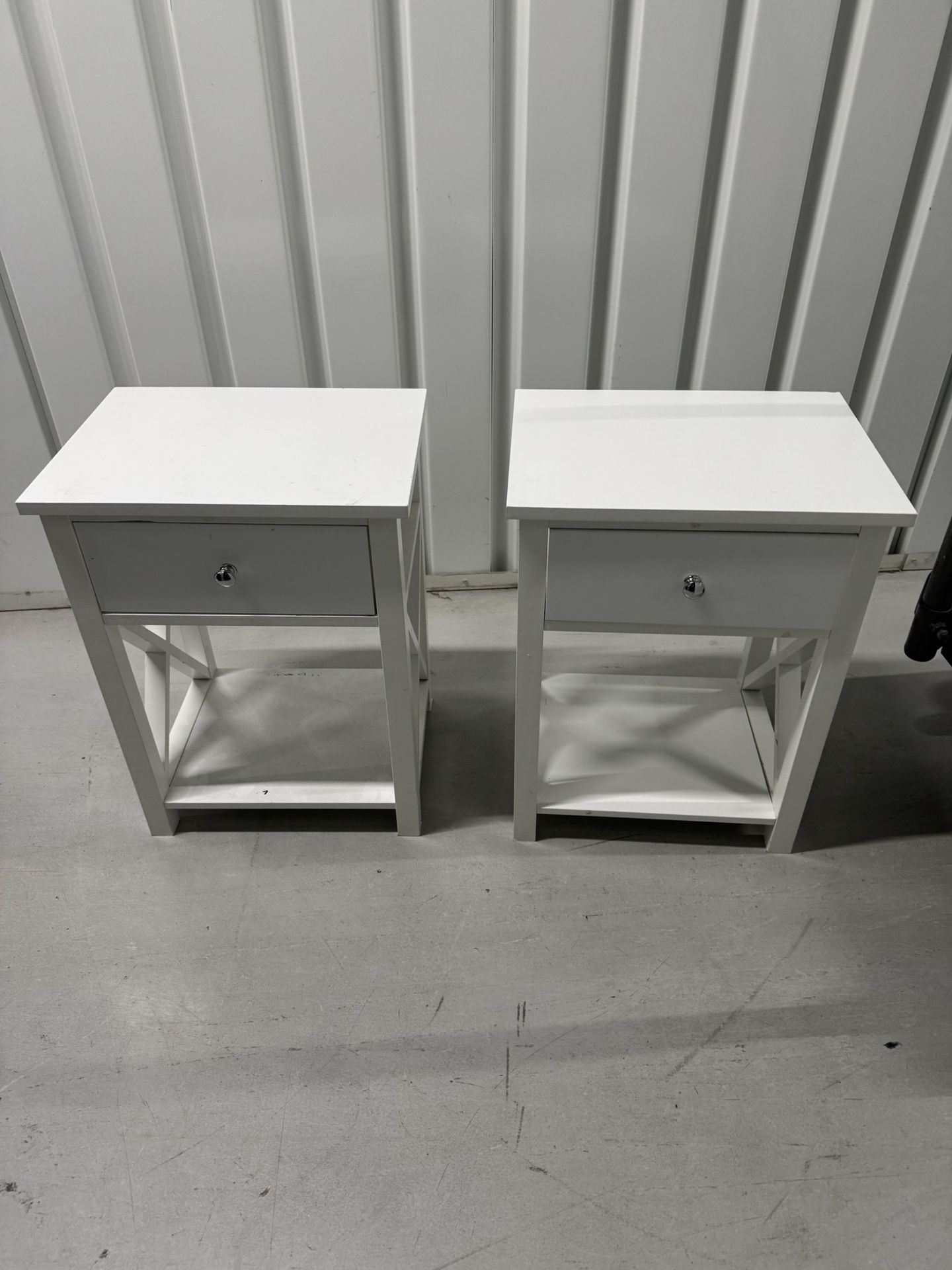 2 Night Stands/ Side Table