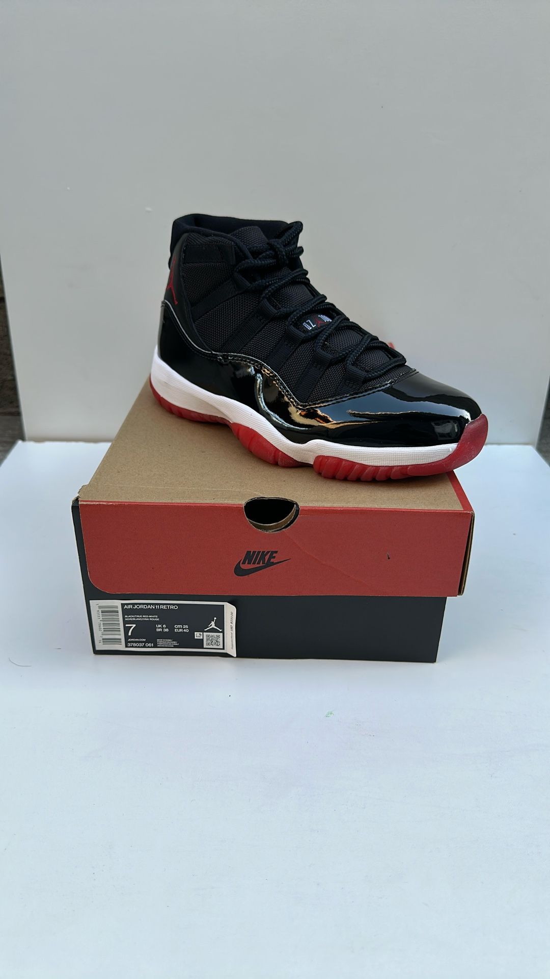 Jordan 11 Bred(2019)