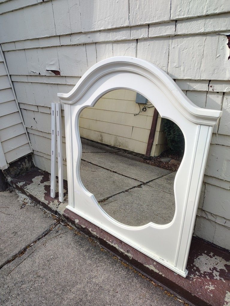 Dresser mirror
