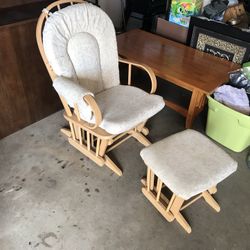 ROCKING CHAIR WITH OTTOMAN 