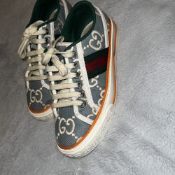 Selling Gucci Shoes Original Size 34