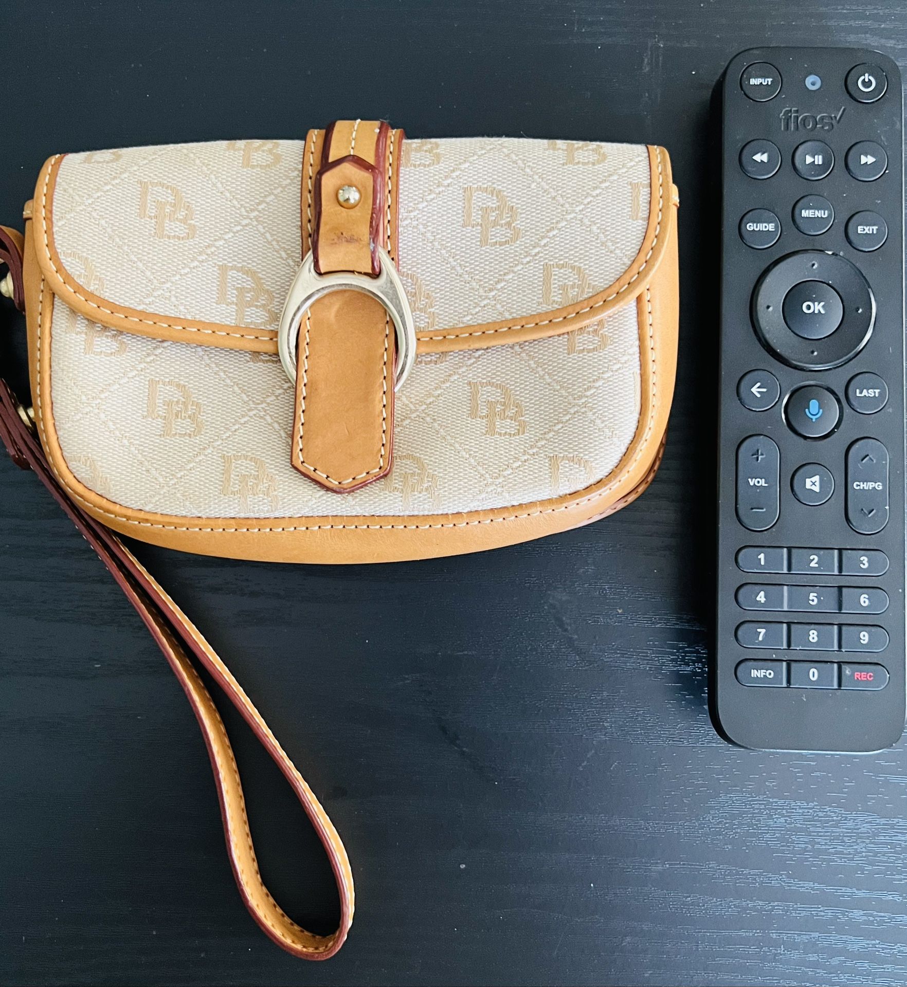  Dooney And Bourke Wristlet