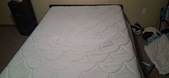 Serta Perfect Sleeper "Charlotte" Queen Mattress - Medium Plush Euro Top