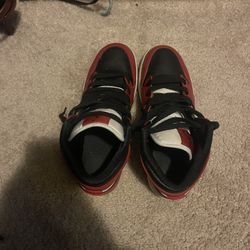 Jordan 1 Chicago mid