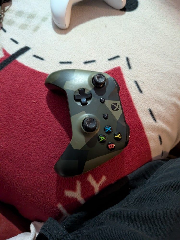 Xbox One Controllers $35 Each Or Both For $60