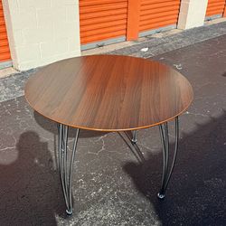 Round Dining Table – Modern Wood Top & Metal Legs – Great Condition