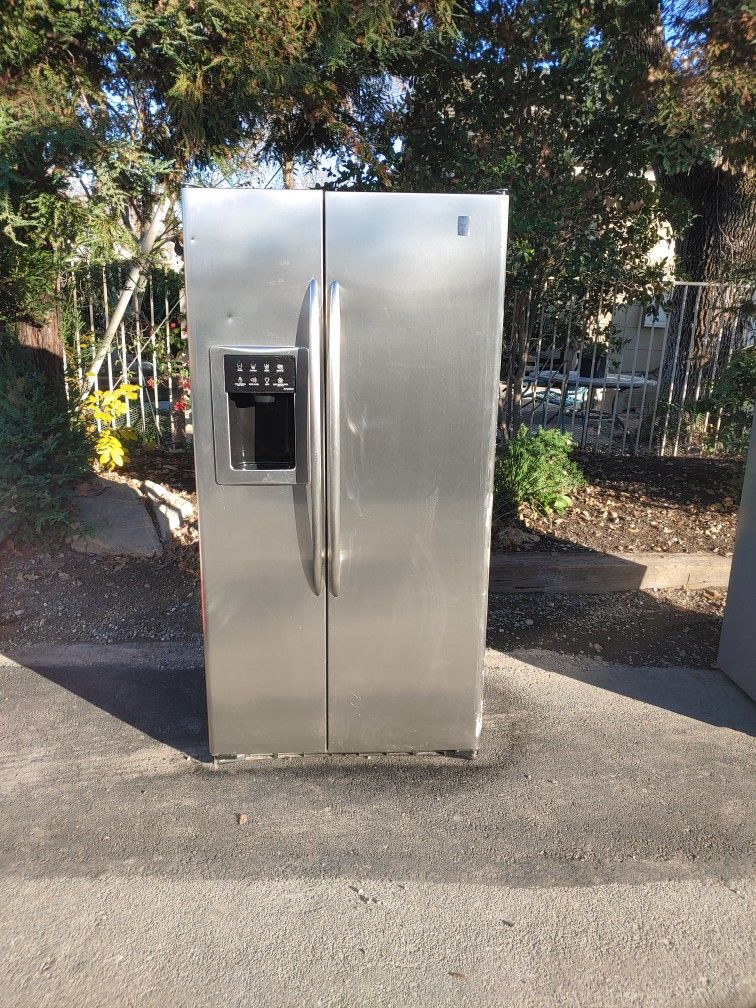 GE Fridge Freezer for Sale in Sacramento, CA OfferUp