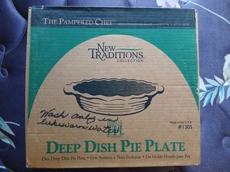 Pampered Chef Deep Dish Pie Plate New in Box *25.00 Firm* #1305 Scalloped Edge New Traditions