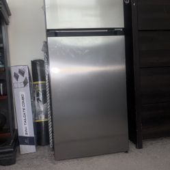 Brand New Fridge / Freezer 