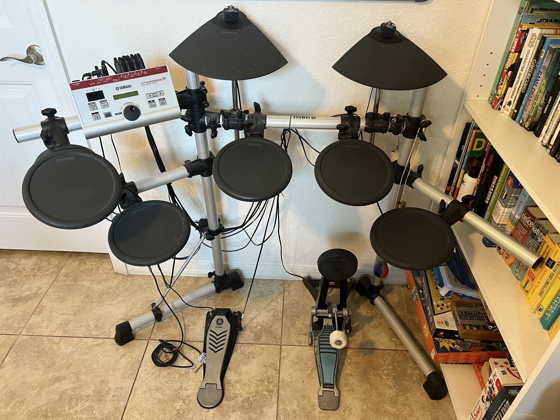 Yamaha DTXPRESS IV Electric Drum Set, Amplifier