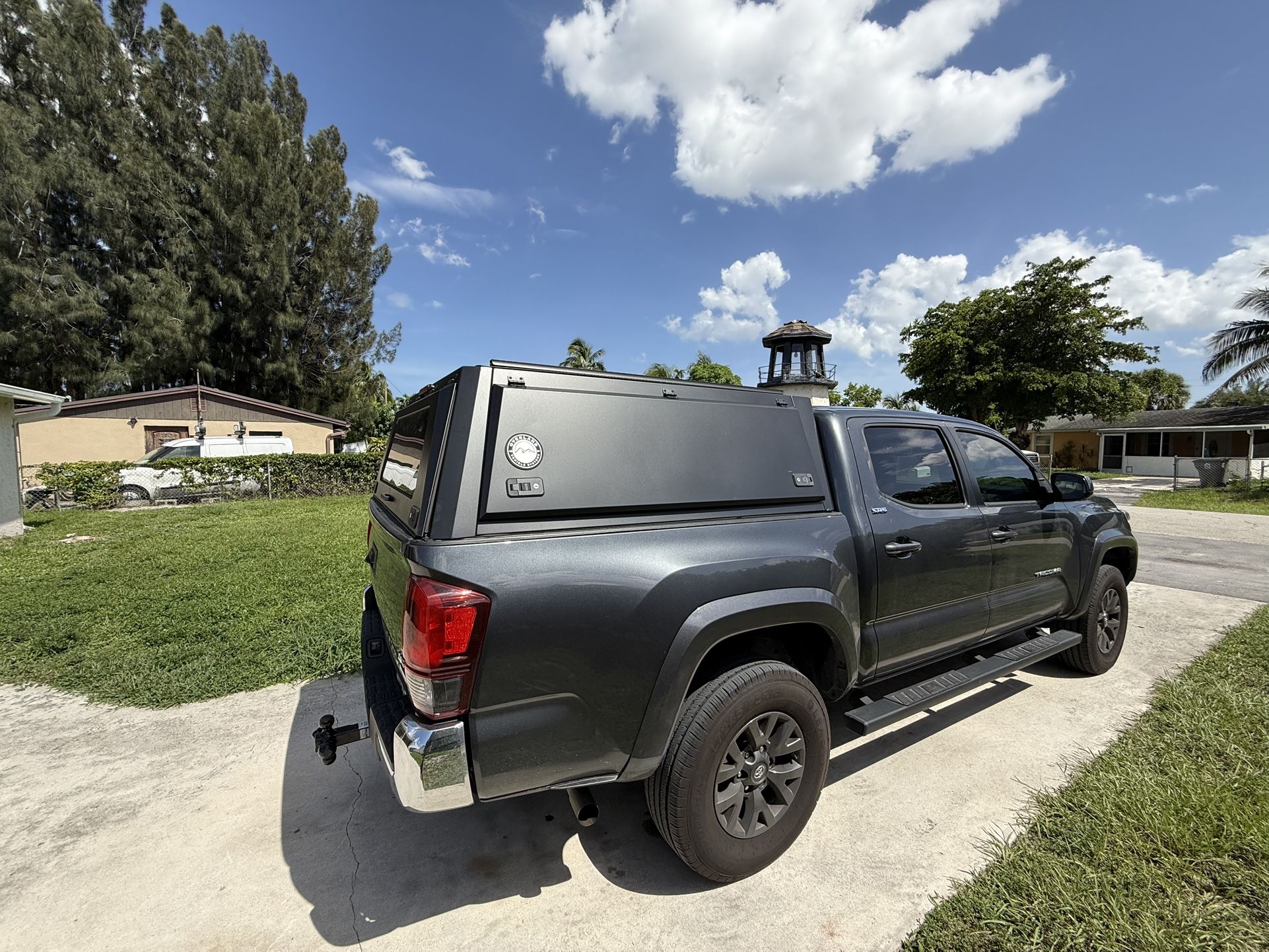OVERLAND 5’ TRUCK CAP