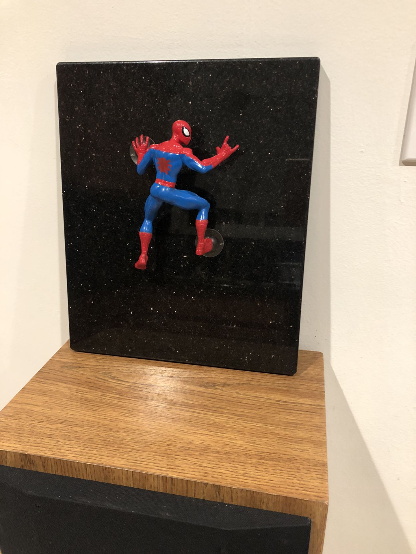 SPIDER-MAN ACTION FIGURE WITH SUCTION CUPS